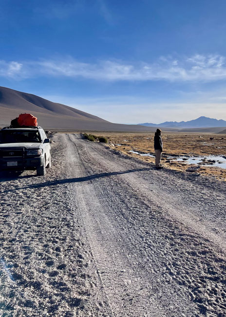 jeep sur une route en Bolivie