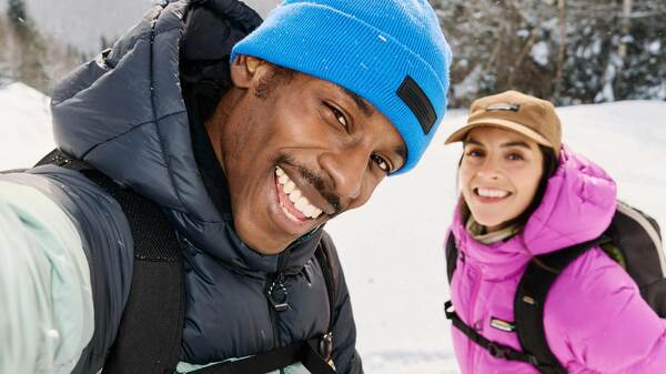 Personnes en plein air en hiver — développement durable.