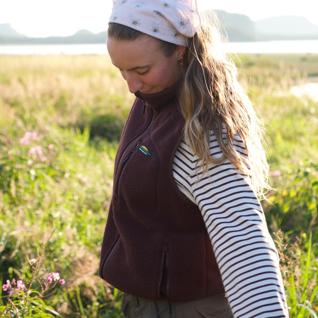 Femme avec une veste en laine polaire sherpa de Chlorophylle